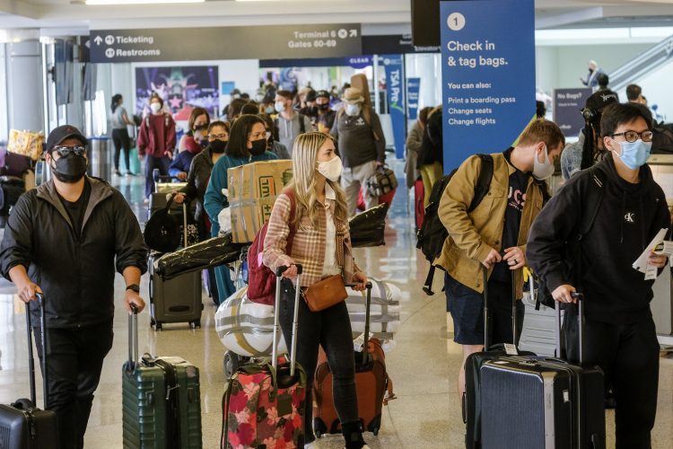 To grandmother’s house or no? Omicron disrupts holiday plans